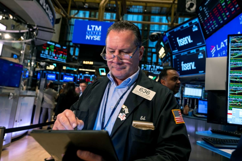 Dow Jones Today: S&P 500, Nasdaq Rise as Stock Market Steadies After Sell-Off; Tesla Jumps 20% On Earnings