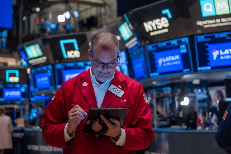 Dow Jones Today: Stock Futures Point to Lower Open; Treasury Yields, Gold Continue Rising