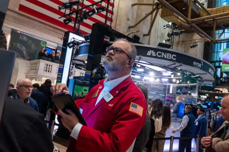 Dow Jones Today: Stocks Inch Higher as Market Looks to Rebound From Fed-Fueled Sell-Off